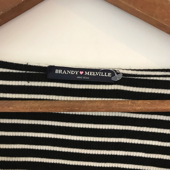 Cropped Long Sleeve - Picture 3 of 3